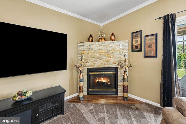 9 BLUE SPRUCE DR, Enola, PA 17025