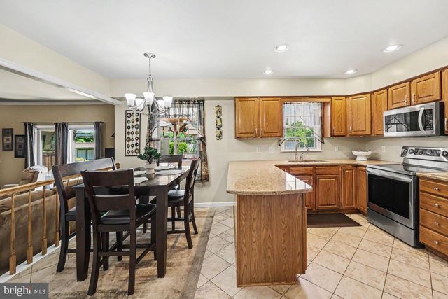 9 BLUE SPRUCE DR, Enola, PA 17025