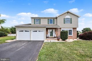 9 BLUE SPRUCE DR, Enola, PA 17025