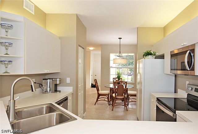 3380 Crown Pointe BLVD W 102, Naples, FL 34112