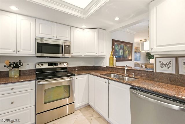 571 E Serendipity DR 571, Naples, FL 34108