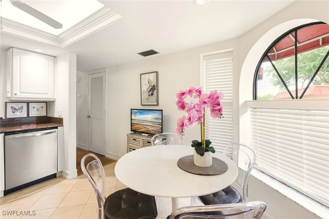 571 E Serendipity DR 571, Naples, FL 34108