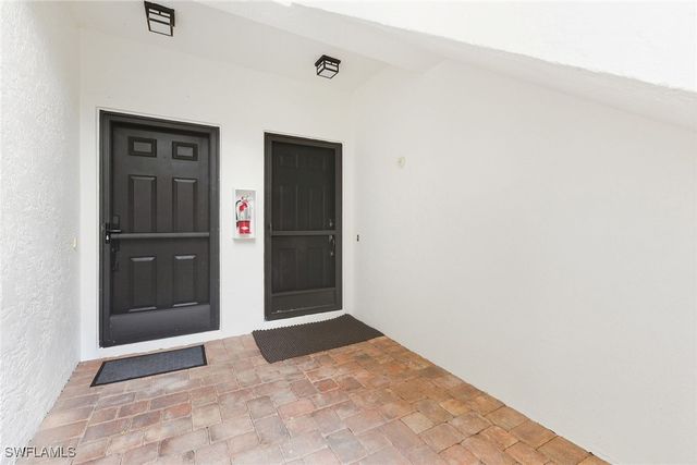 571 E Serendipity DR 571, Naples, FL 34108