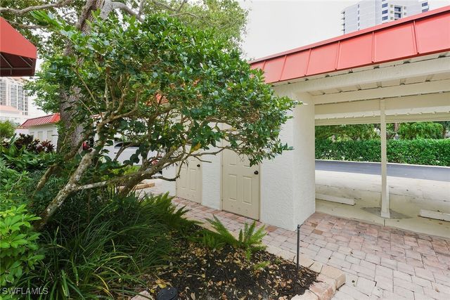 571 E Serendipity DR 571, Naples, FL 34108