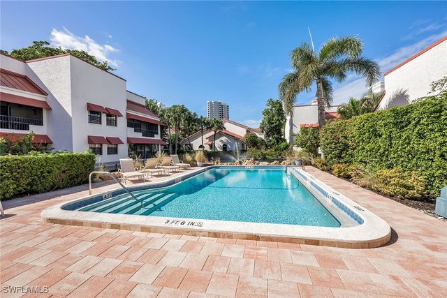 571 E Serendipity DR 571, Naples, FL 34108