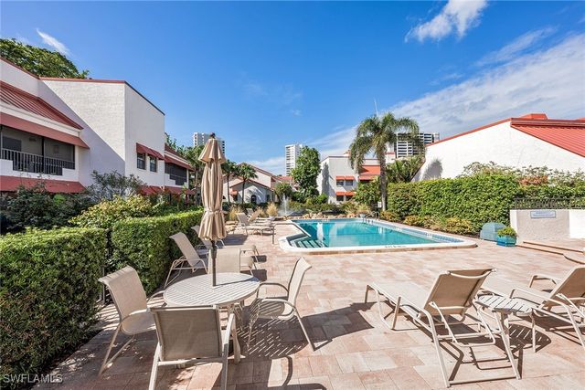 571 E Serendipity DR 571, Naples, FL 34108