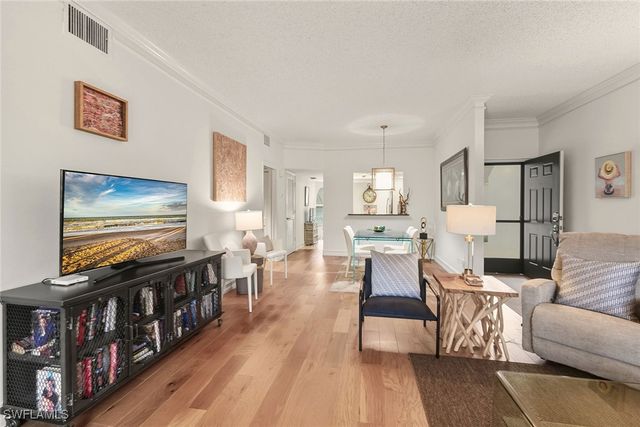 571 E Serendipity DR 571, Naples, FL 34108