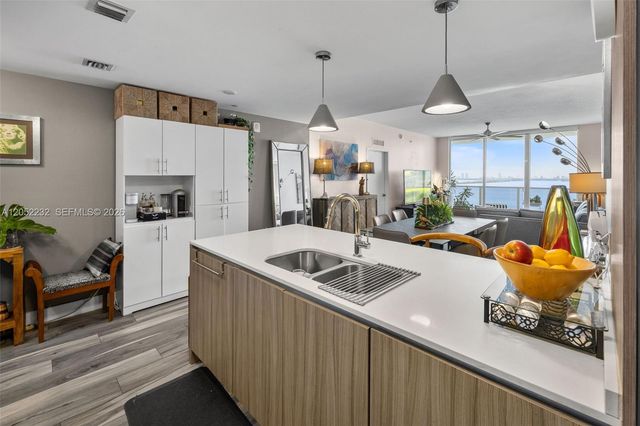 600 NE 27th Street 2202, Miami, FL 33137