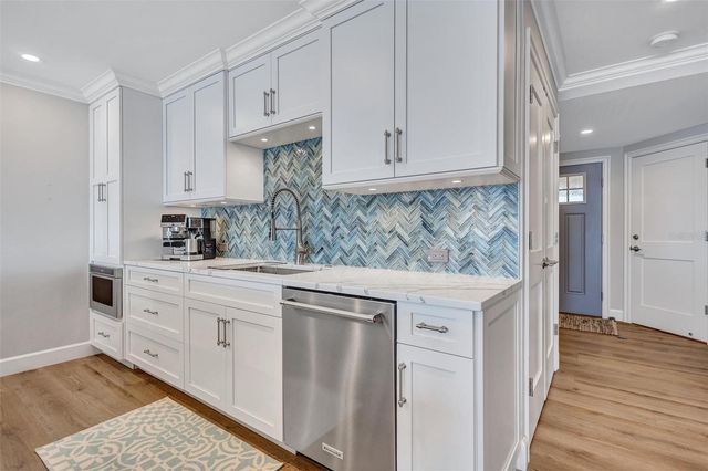 6140 MIDNIGHT PASS ROAD 401, Sarasota, FL 34242