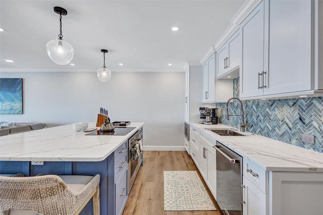 6140 MIDNIGHT PASS ROAD 401, Sarasota, FL 34242