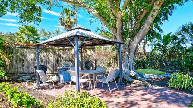 6140 MIDNIGHT PASS ROAD 401, Sarasota, FL 34242