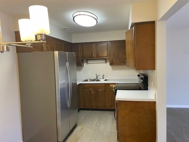 637 Carroll Parkway 203, Glenwood, IL 60425