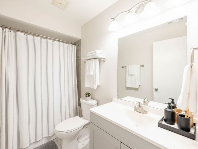 637 Carroll Parkway 203, Glenwood, IL 60425