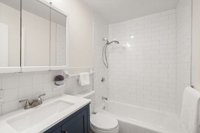 159 Bittersweet Ln 123, Randolph, MA 02368