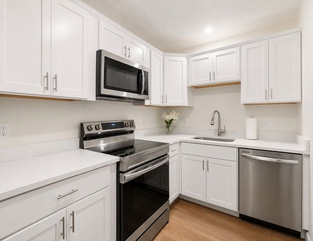 159 Bittersweet Ln 123, Randolph, MA 02368