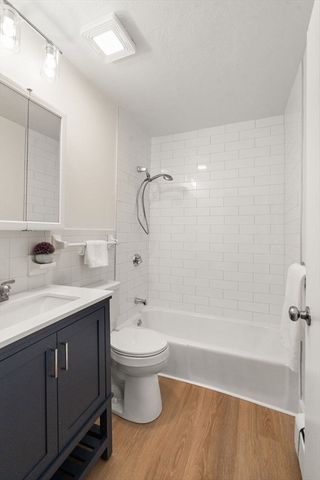 159 Bittersweet Ln 123, Randolph, MA 02368