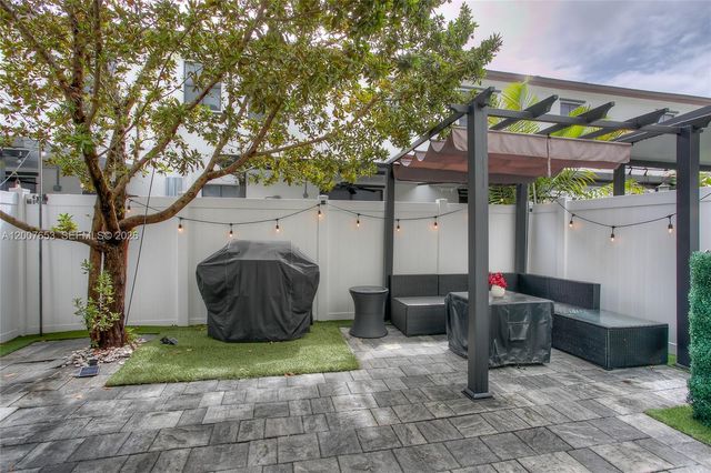 11017 W 33rd Way, Hialeah, FL 33018