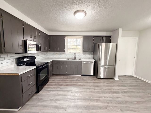 435 Victory Rd, Clarksville, TN 37042