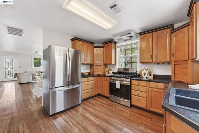 838 S I St, Livermore, CA 94550