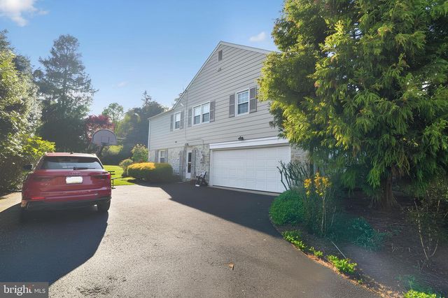 307 COLONIAL DR, Wallingford, PA 19086