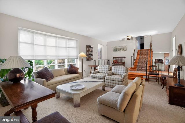 307 COLONIAL DR, Wallingford, PA 19086
