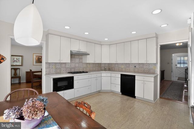 307 COLONIAL DR, Wallingford, PA 19086
