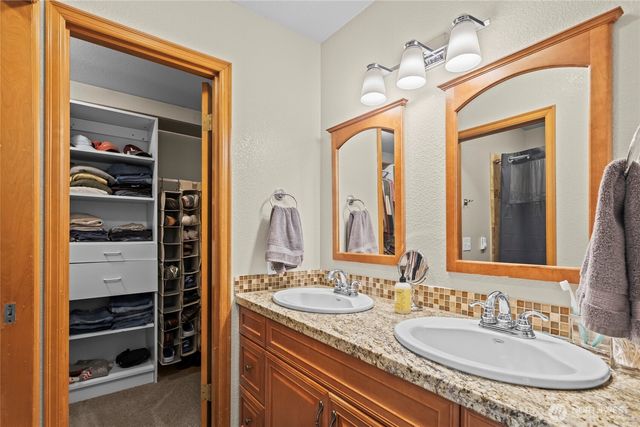 9224 60th Avenue Ct E, Puyallup, WA 98371