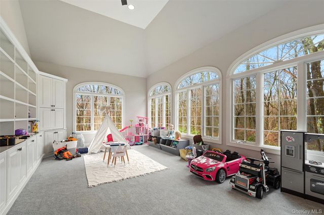 31 Split Rock Road, Pound Ridge, NY 10576