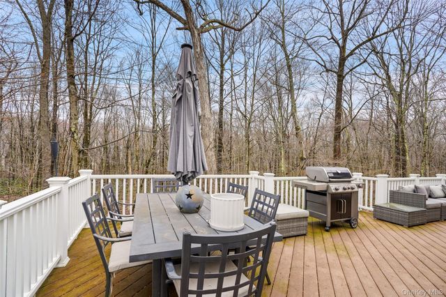 31 Split Rock Road, Pound Ridge, NY 10576