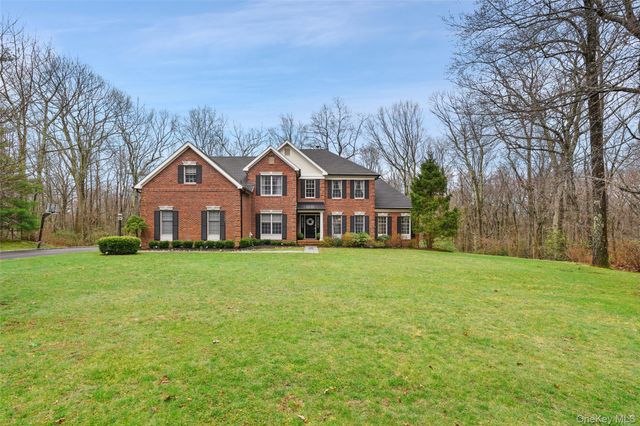 31 Split Rock Road, Pound Ridge, NY 10576