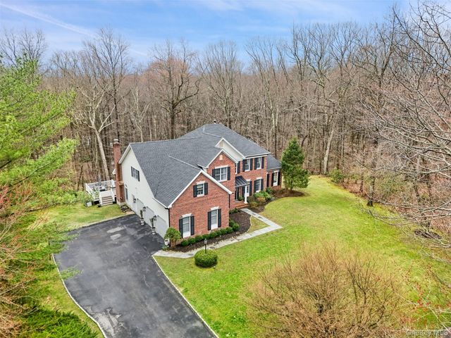 31 Split Rock Road, Pound Ridge, NY 10576