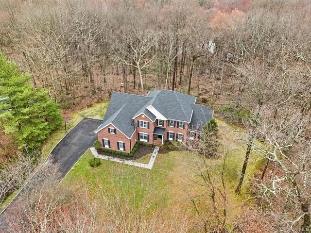 31 Split Rock Road, Pound Ridge, NY 10576