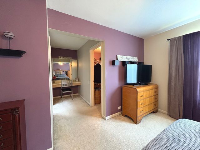 2038 College Green Drive, Elgin, IL 60123