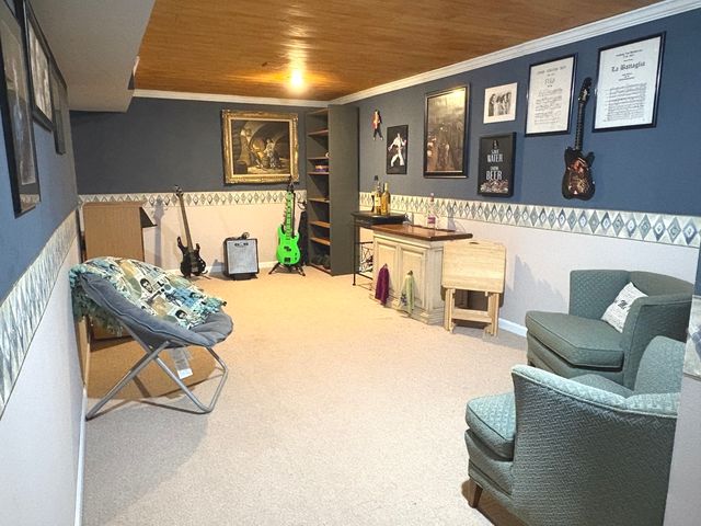 2038 College Green Drive, Elgin, IL 60123