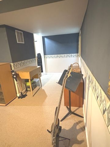 2038 College Green Drive, Elgin, IL 60123