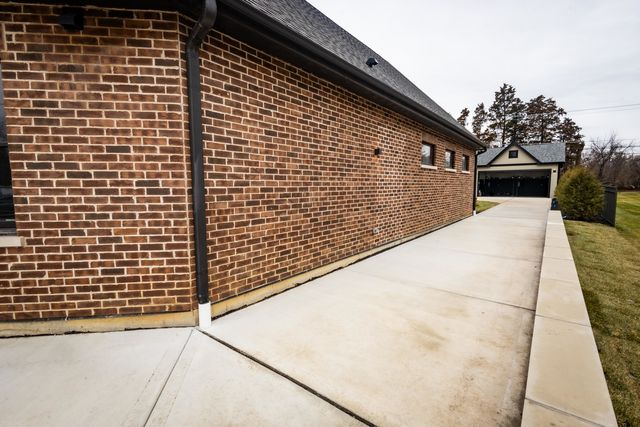 740 67th Place, Willowbrook, IL 60527