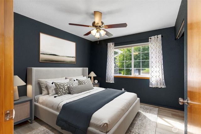 3744 NE Trout Brook Lane, Bremerton, WA 98311