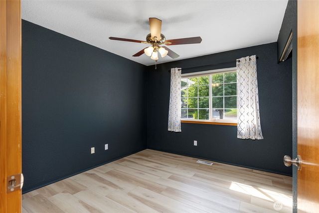 3744 NE Trout Brook Lane, Bremerton, WA 98311