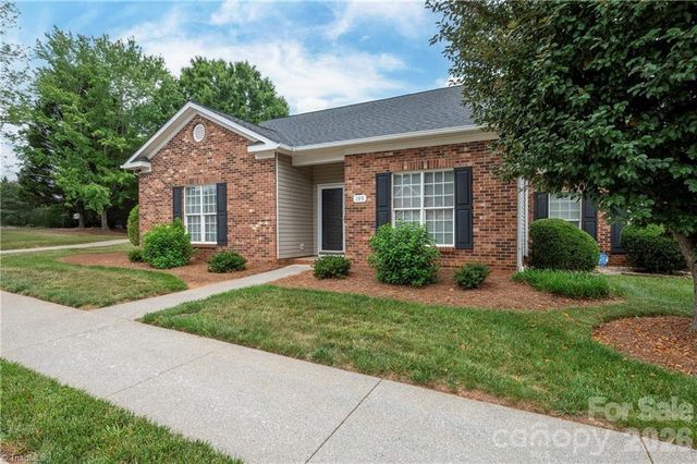 195 Stadium Oaks Drive, Clemmons, NC 27012