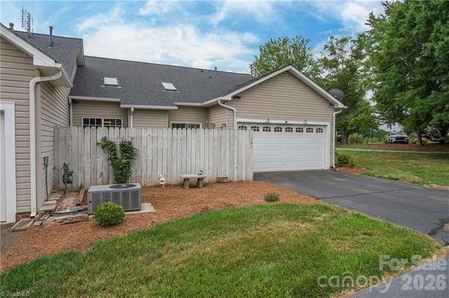 195 Stadium Oaks Drive, Clemmons, NC 27012