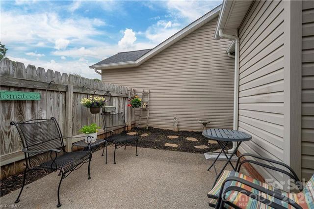 195 Stadium Oaks Drive, Clemmons, NC 27012