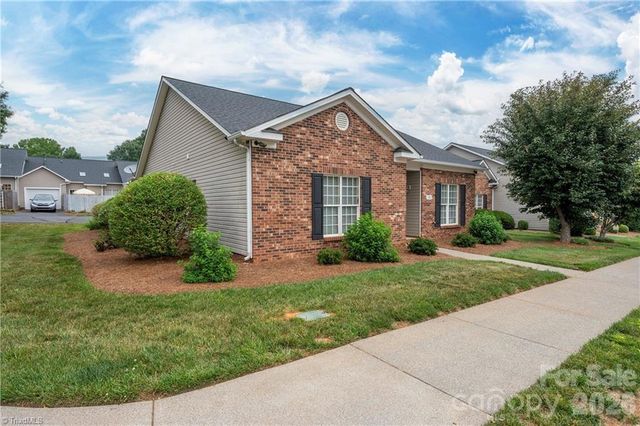 195 Stadium Oaks Drive, Clemmons, NC 27012