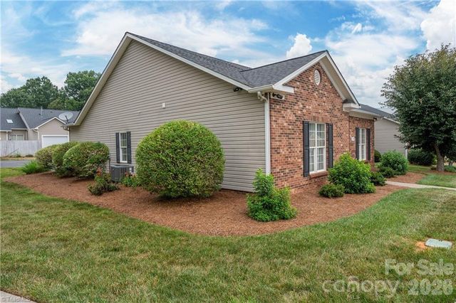 195 Stadium Oaks Drive, Clemmons, NC 27012