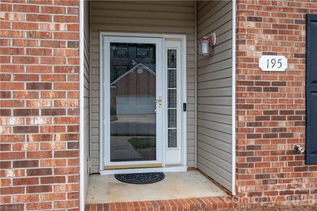 195 Stadium Oaks Drive, Clemmons, NC 27012