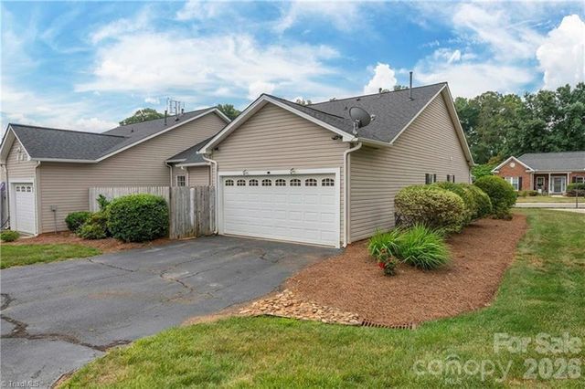 195 Stadium Oaks Drive, Clemmons, NC 27012