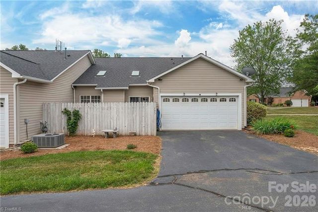 195 Stadium Oaks Drive, Clemmons, NC 27012