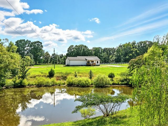 607 Collier Bend Rd, Charlotte, TN 37036