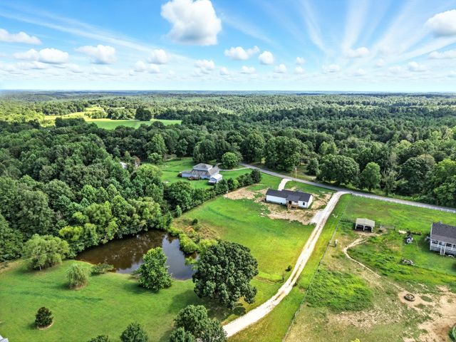 607 Collier Bend Rd, Charlotte, TN 37036