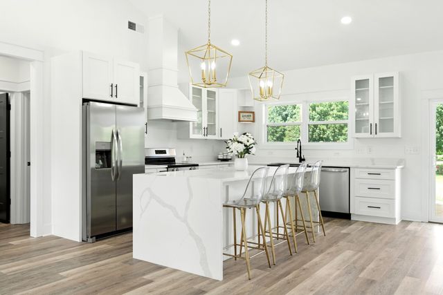 607 Collier Bend Rd, Charlotte, TN 37036