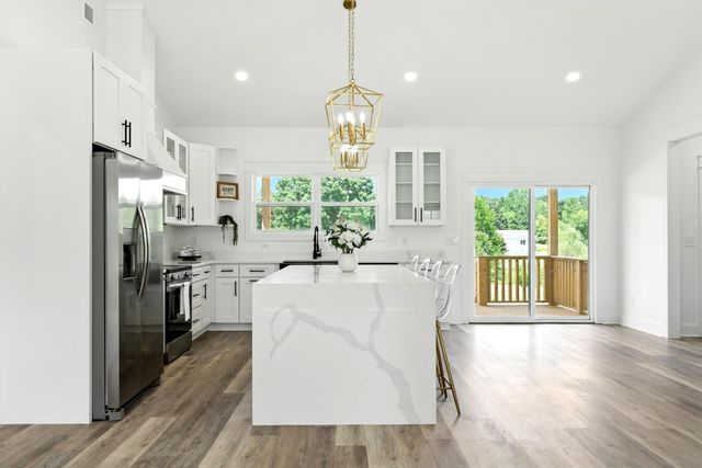 607 Collier Bend Rd, Charlotte, TN 37036